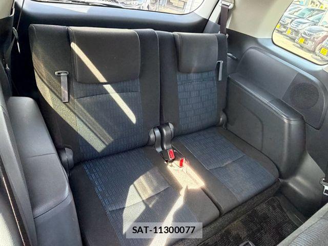 Toyota ISIS 2014-02 8742845-27