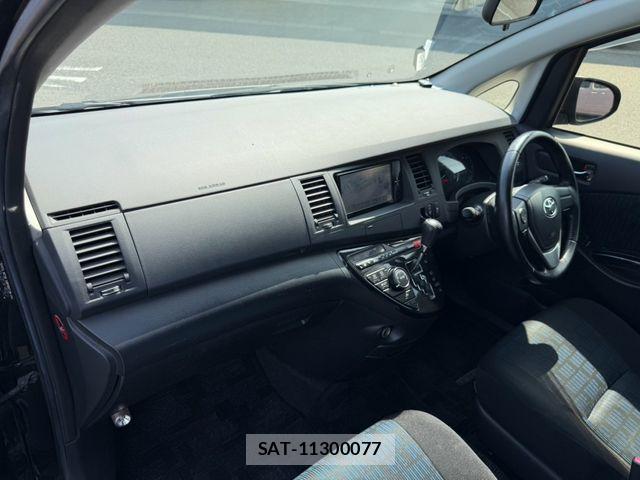Toyota ISIS 2014-02 8742845-2