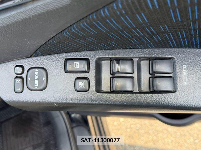 Toyota ISIS 2014-02 8742845-29