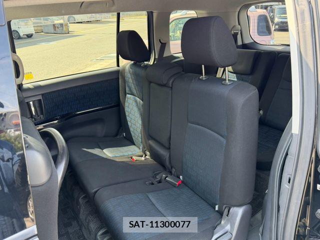 Toyota ISIS 2014-02 8742845-4