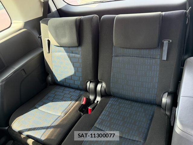 Toyota ISIS 2014-02 8742845-5