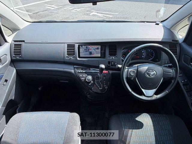 Toyota ISIS 2014-02 8742845-7