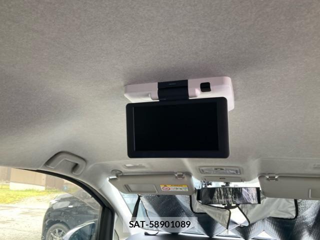 Toyota ISIS 2016-04 8742844-14
