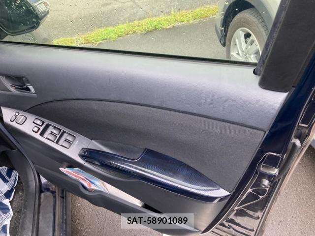 Toyota ISIS 2016-04 8742844-16