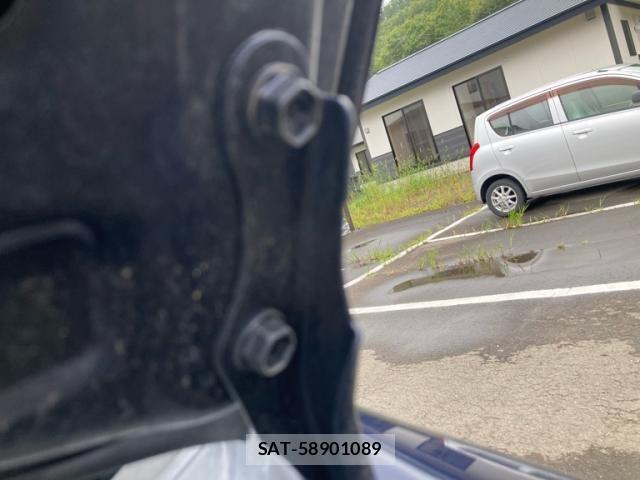 Toyota ISIS 2016-04 8742844-18
