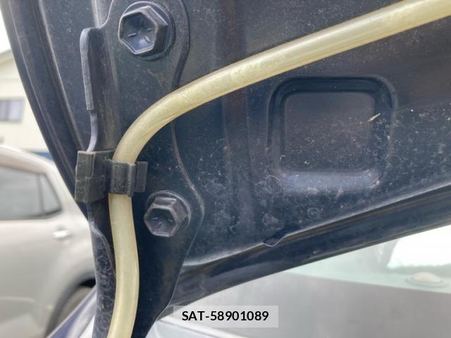 Toyota ISIS 2016-04 8742844-19
