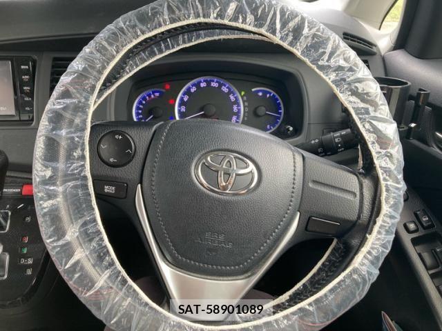 Toyota ISIS 2016-04 8742844-20