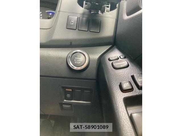 Toyota ISIS 2016-04 8742844-21