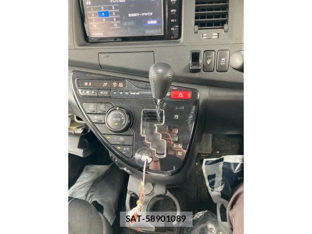Toyota ISIS 2016-04 8742844-22