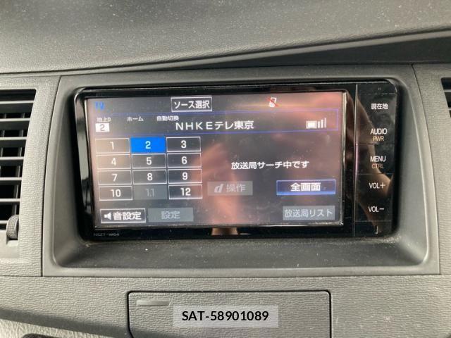 Toyota ISIS 2016-04 8742844-24