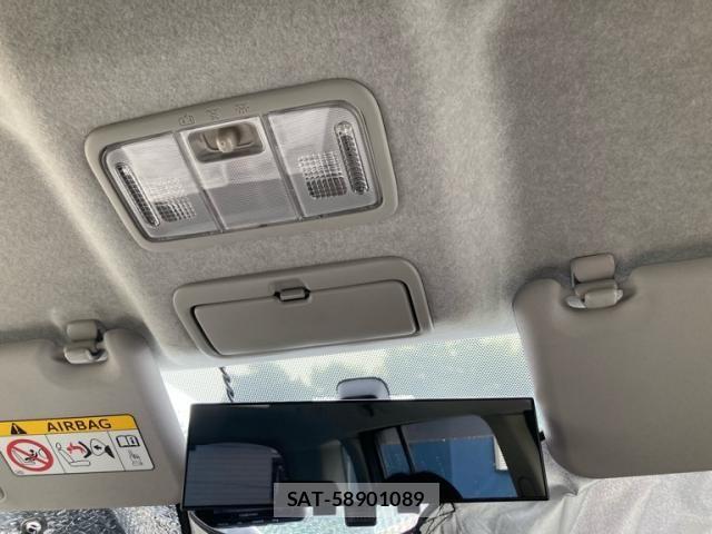 Toyota ISIS 2016-04 8742844-25