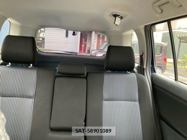 Toyota ISIS 2016-04 8742844-26