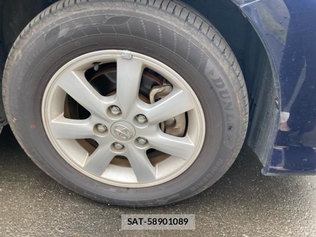 Toyota ISIS 2016-04 8742844-3