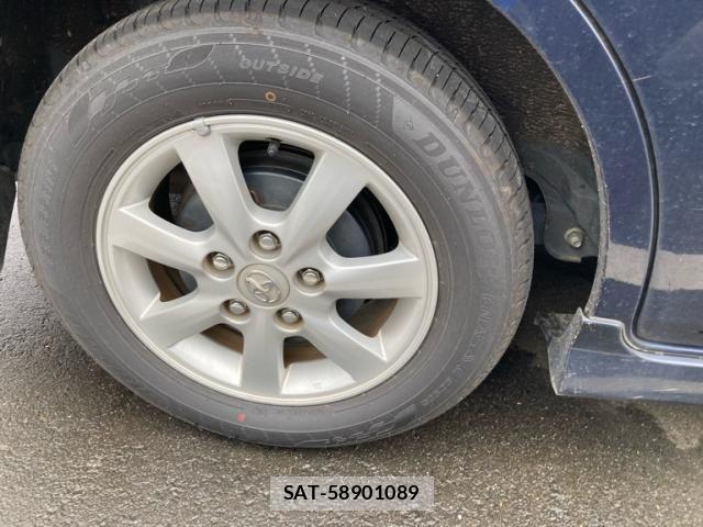 Toyota ISIS 2016-04 8742844-5