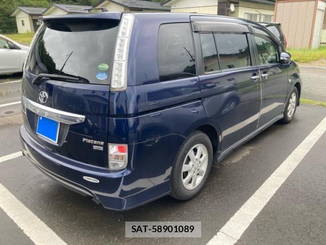 Toyota ISIS 2016-04 8742844-6