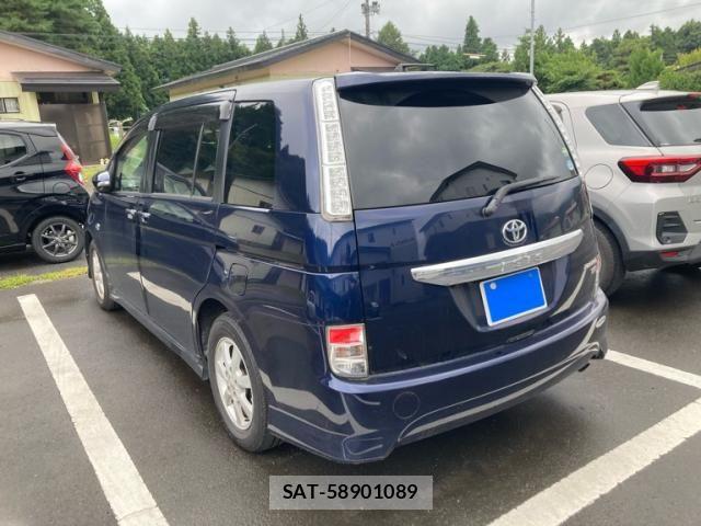 Toyota ISIS 2016-04 8742844-7