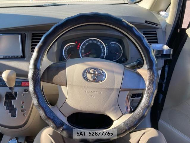 Toyota ISIS 2007-07 8742849-18