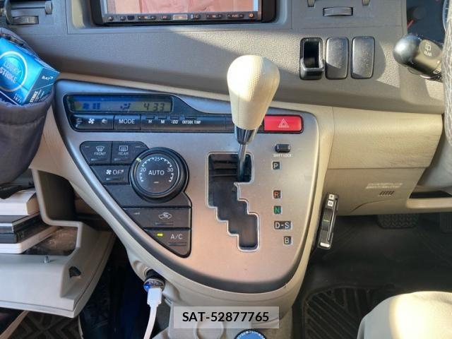 Toyota ISIS 2007-07 8742849-22