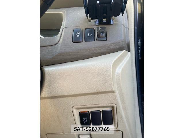 Toyota ISIS 2007-07 8742849-24