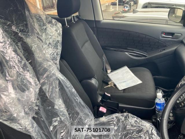 Toyota ISIS 2012-01 8780637-12