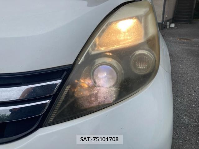 Toyota ISIS 2012-01 8780637-14
