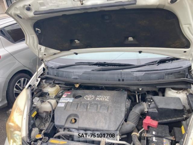 Toyota ISIS 2012-01 8780637-15