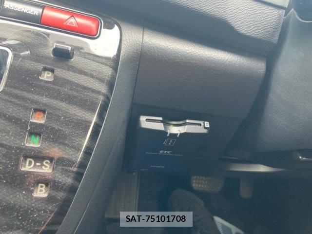 Toyota ISIS 2012-01 8780637-20