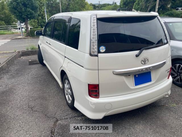 Toyota ISIS 2012-01 8780637-3
