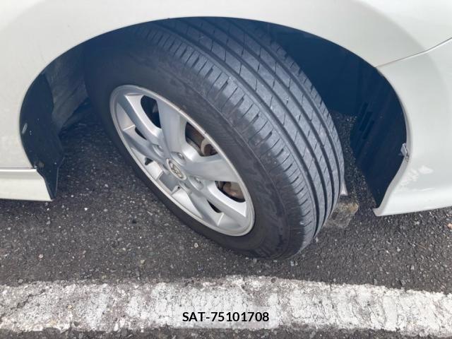 Toyota ISIS 2012-01 8780637-7