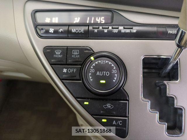 Toyota ISIS 2016-03 8796256-11