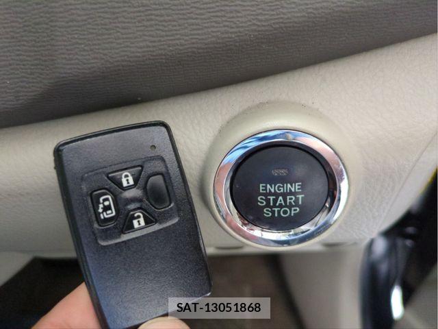 Toyota ISIS 2016-03 8796256-12
