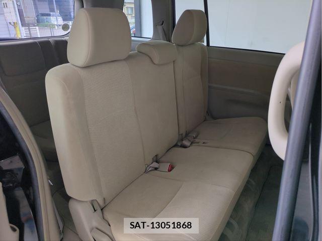 Toyota ISIS 2016-03 8796256-26