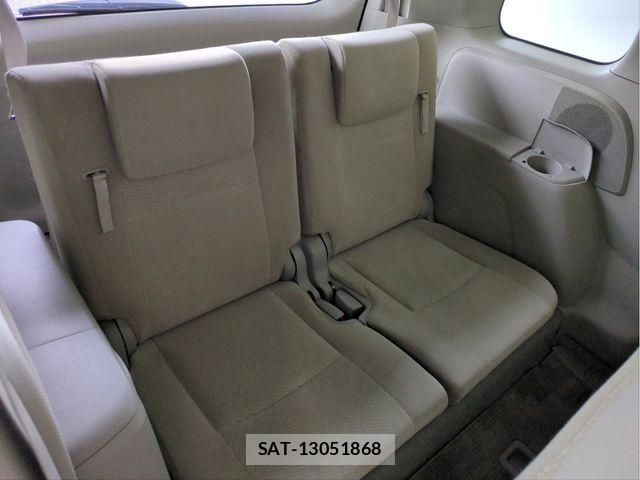 Toyota ISIS 2016-03 8796256-27