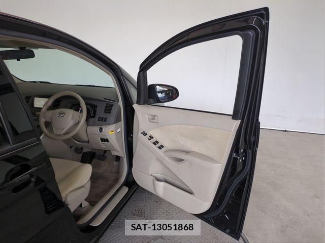 Toyota ISIS 2016-03 8796256-28