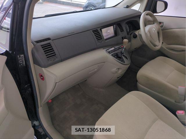Toyota ISIS 2016-03 8796256-2
