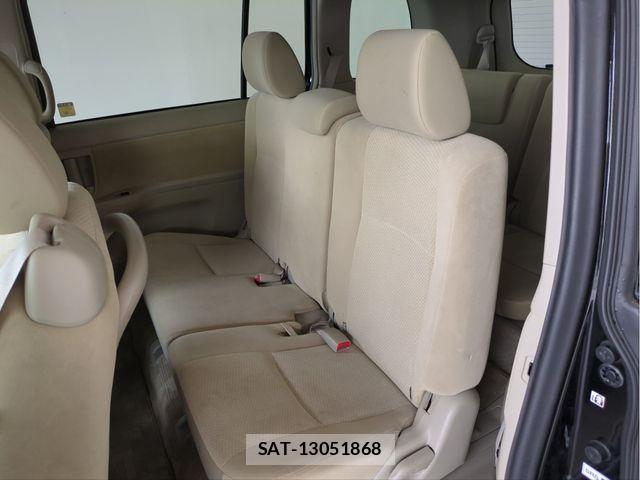 Toyota ISIS 2016-03 8796256-4