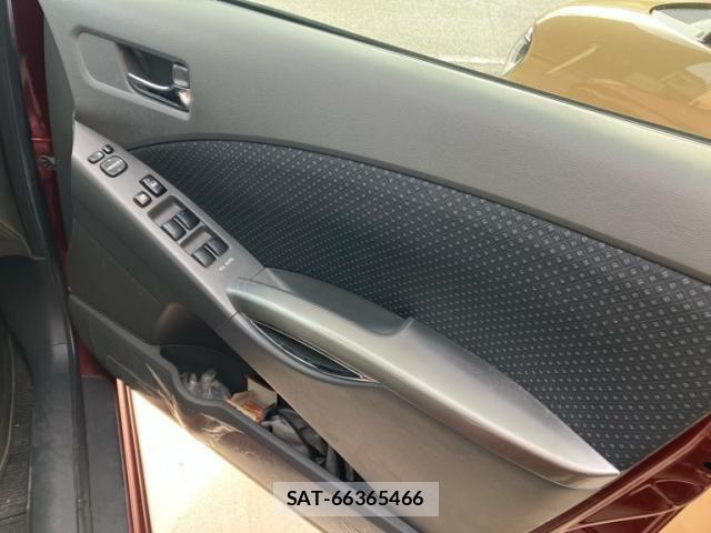 Toyota ISIS 2008-11 8829576-10