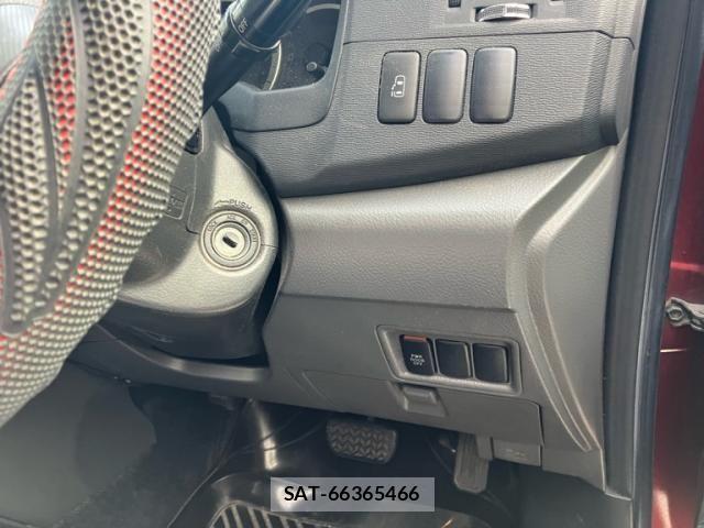 Toyota ISIS 2008-11 8829576-11