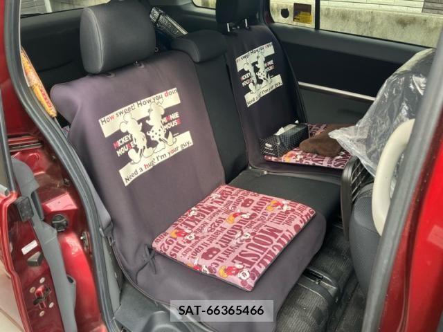Toyota ISIS 2008-11 8829576-14