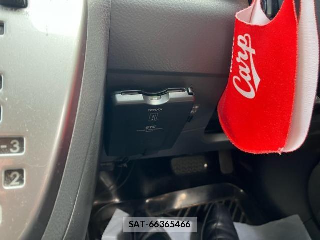 Toyota ISIS 2008-11 8829576-19