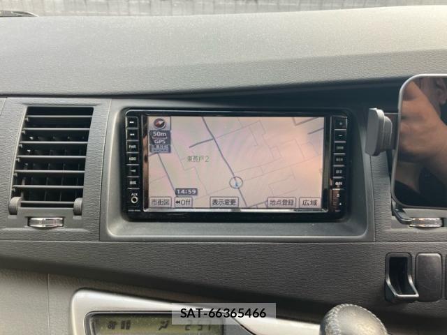 Toyota ISIS 2008-11 8829576-20