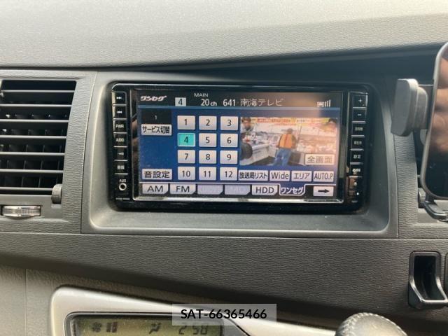 Toyota ISIS 2008-11 8829576-22