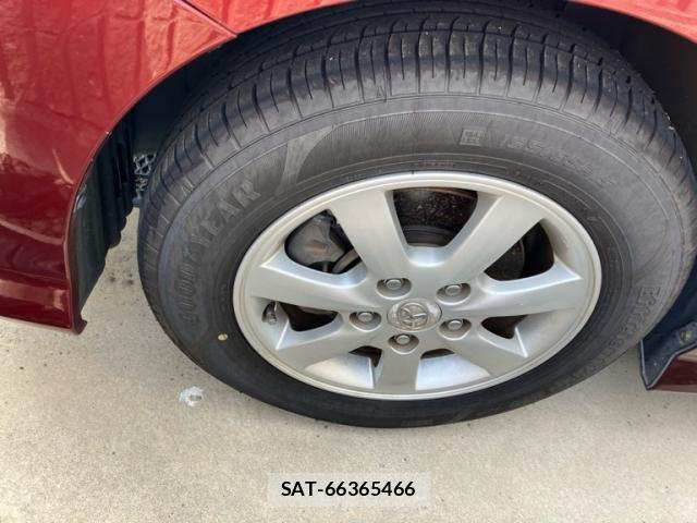 Toyota ISIS 2008-11 8829576-7