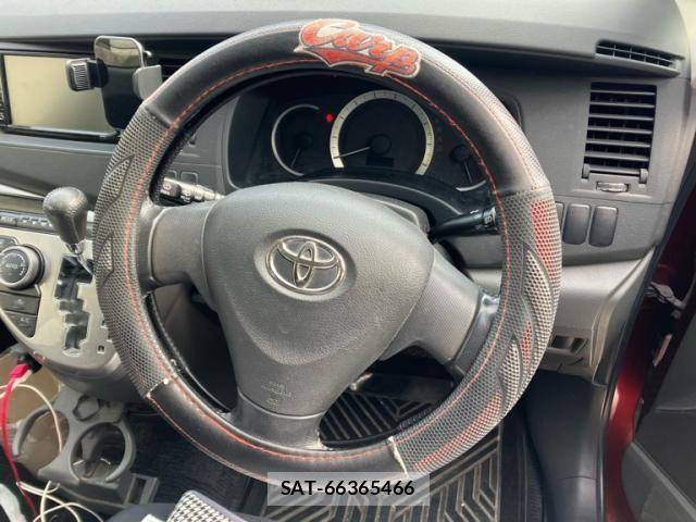 Toyota ISIS 2008-11 8829576-8