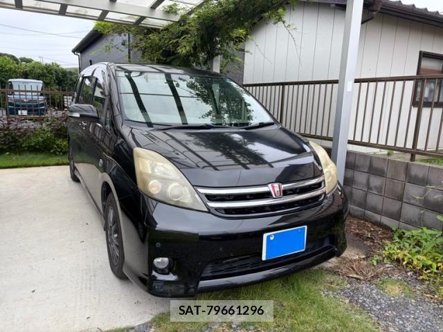 Toyota ISIS 2010-02 8829577-0