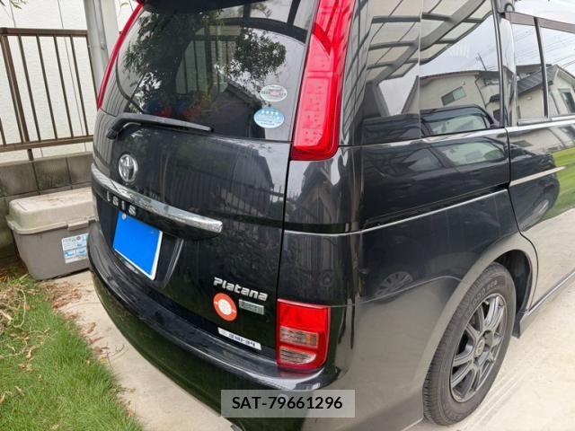 Toyota ISIS 2010-02 8829577-2