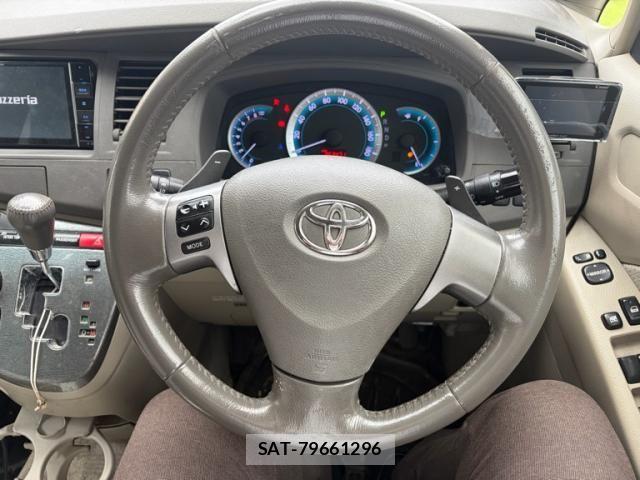 Toyota ISIS 2010-02 8829577-6
