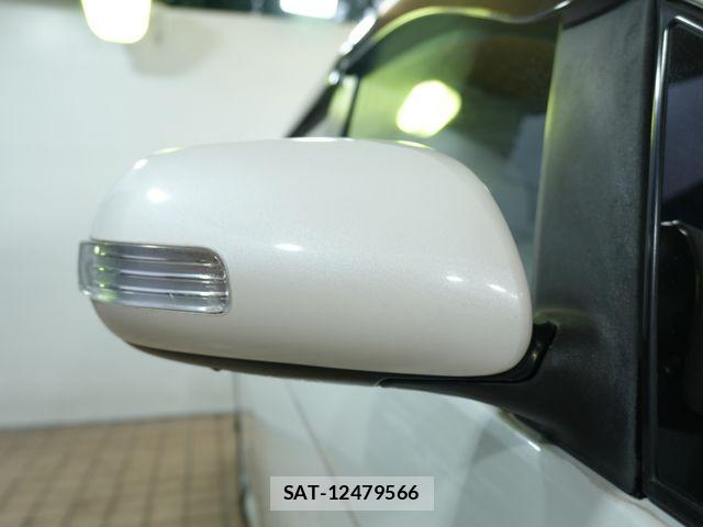 Toyota ISIS 2009-11 8829575-13