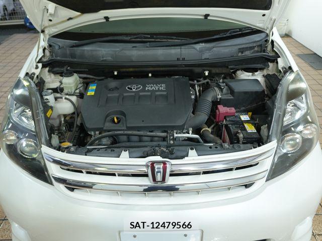 Toyota ISIS 2009-11 8829575-15
