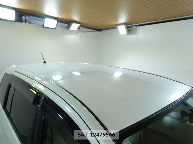 Toyota ISIS 2009-11 8829575-16